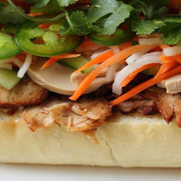 roasted-pork-banh-mi-vietnamese-sandwich-2748172.jpg