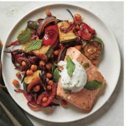 044-Roasted salmon with chickpeas, zucchini and red pepper