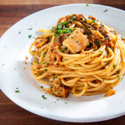 Roman-Style Spaghetti Alla Carrettiera (Tomato, Tuna, and Mushroom Pasta) R