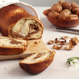 Romanian Sweet Bread with Walnuts – Cozonac