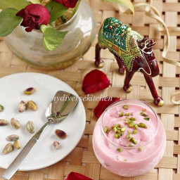 rose-pistachio-cardamom-ice-cream-with-gum-arabic-gf-2178799.jpg
