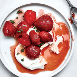 Rosé-Poached Berries Are the Warm Weather Dessert You Deserve 
