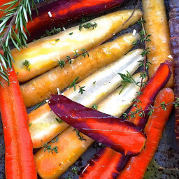 Rosemary Roasted Carrots With Creamy Thyme and Rosemary Sauce [Vegan]
