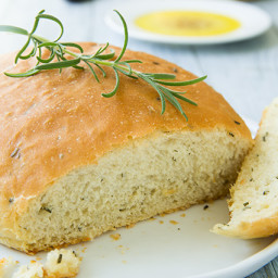Rosemary Bread {Macaroni Grill Copycat Recipe}