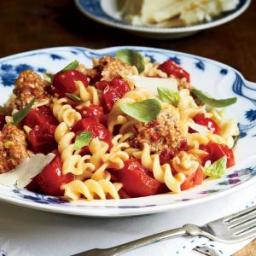 Rotini with Crumbled Turkey and Tomato Sauce
