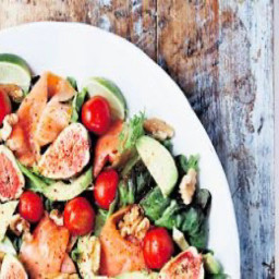 Salad with smoked salmon and figs