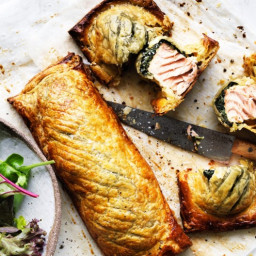 Salmon and creamed spinach en croute