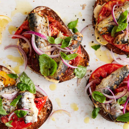 sardine-toasts-with-tomato-and-sweet-onion-2561008.jpg