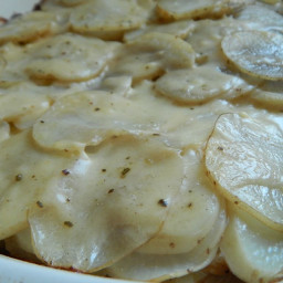 sausage-and-scallop-potato-casserole-1179675.jpg