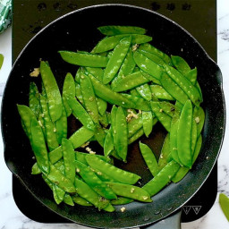 sauted-mangetout-and-courgette-7c829c.jpg