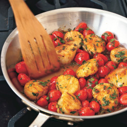 Sautéed Scallops with Cherry Tomatoes, Green Onions, and Parsley