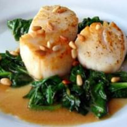 Sautéed Scallops with Spinach