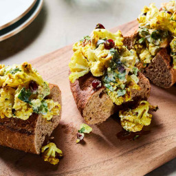 Say Goodbye to Boring Lunches with These Curried Cauliflower Salad Sandwich