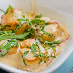 Scallops with Cream and Basil