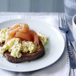 Scrambled egg and toast with smoked salmon