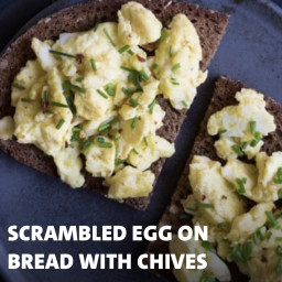 Scrambled egg on bread with chives