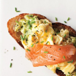scrambled-eggs-avocado-and-smoked-salmon-on-toast-2591059.jpg