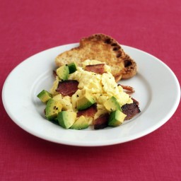 scrambled-eggs-with-bacon-and-avocado-1318450.jpg