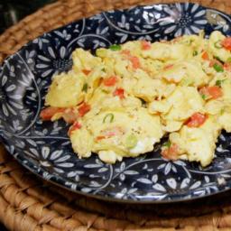 Scrambled Eggs With Tomatoes and Peppers