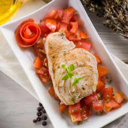 Seared Pepper-Crusted Tuna with Tomatoes and Balsamic Glaze