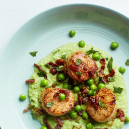 Seared Scallops With Mint, Peas, and Bacon