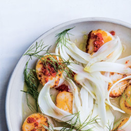 seared-scallops-with-red-chile-paste-and-fennel-salad-2786492.jpg