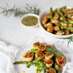Seared scallops with tarragon butter