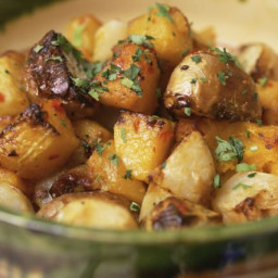 seasoned-roasted-potatoes-with-onions-and-garlic-1736007.jpg