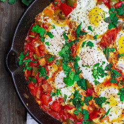 Shakshuka Recipe (Middle Eastern Tomato Stew with Eggs)