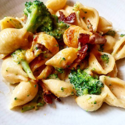 Shells and Cheese with Bacon and Broccoli