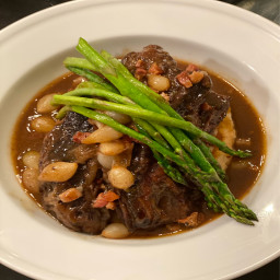 short-ribs-braised-in-red-wine-with-pancetta-and-onions-bcb34dc47d22f0210351e0c3.jpg