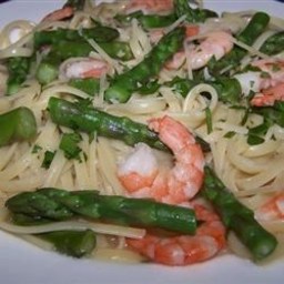 shrimp-and-asparagus-fettuccine-1311951.jpg