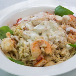 Shrimp, Crab and Lobster Linguine with White Sauce