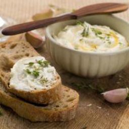 Simple And Creamy Garlic Cheese Dip