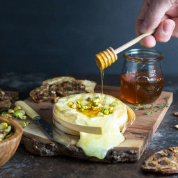 Simple Baked Brie With Honey and Pistachios Recipe