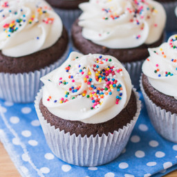 Simple Chocolate Cupcakes with Vanilla Frosting