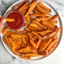 Simple + Crispy Garlic Sweet Potato Fries (gluten-free, vegan)