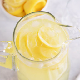 Simple Homemade Lemonade