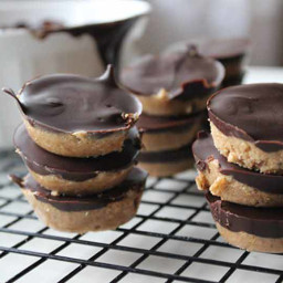 Simple Paleo Reese Cups