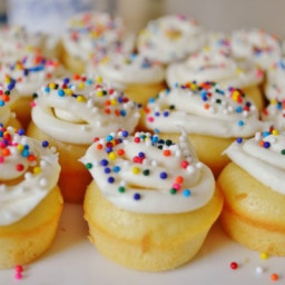 Simple Vanilla Cupcakes