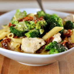 Skillet Chicken Pasta with Broccoli and Sun-Dried Tomatoes