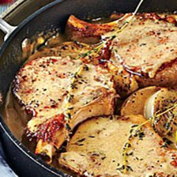 Skillet Pork Chops with Apples and Onions Recipe