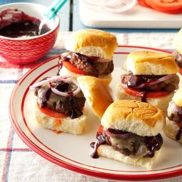 sliders-with-spicy-berry-sauce-3039980.jpg