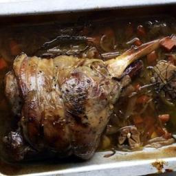 Slow-cooked leg of lamb with thyme