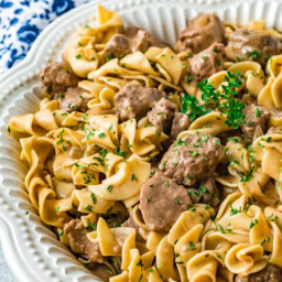 slow-cooker-beef-and-noodles-2938842.jpg
