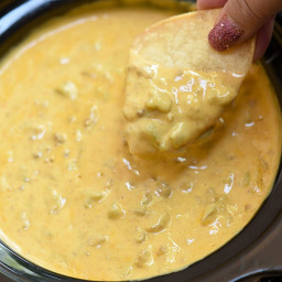Slow Cooker Beef Queso Dip