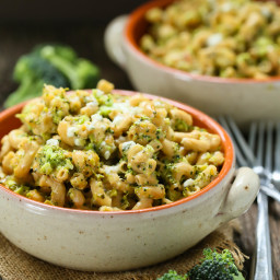 Slow cooker broccoli mac and cheese
