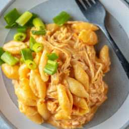 slow-cooker-buffalo-chicken-mac-and-cheese-2672328.jpg
