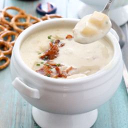 Slow Cooker Cheesy Beer and Potato Soup