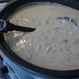 slow-cooker-clam-chowder-1315028.jpg